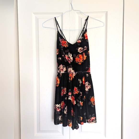 Xhilaration Pants - Xhilaration Velvet Romper Sz XS